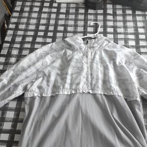 UnderArmor pull over hoodie